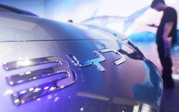 Lần đầu tiên trong vòng 1 năm, BYD chứng kiến doanh số bán xe ô tô điện sụt giảm, nhà đầu tư ‘như ngồi trên đống lửa’