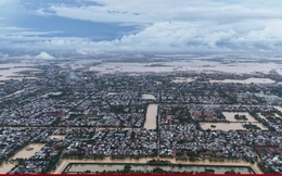 TP Huế hoang tàn, bị rác và bùn bủa vây sau trận 'đại hồng thuỷ'