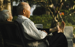 Tiết kiệm được 17 tỷ đồng, cụ ông lập di chúc trao hết cho người lạ khiến 2 con chết sững