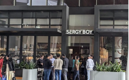 Quán cà phê đặt menu phục vụ “cà phê pha sữa mẹ” khiến khách hoang mang