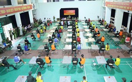 Hình ảnh bắt 66 đối tượng trong tổ chức lừa đảo tại Campuchia do “bà trùm” người Việt cầm đầu