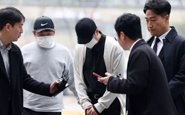 Nam ca sĩ rao bán tòa nhà sau bê bối cờ bạc