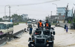 Quân đội điều xe thiết giáp tiếp tế khẩn cấp người dân vùng lũ Đắk Lắk