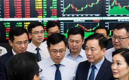 VN-Index lên sát 1.700 điểm, tỉ phú Phạm Nhật Vượng vào tốp 98 người giàu nhất thế giới