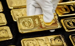 Giá vàng thế giới rơi khỏi đỉnh