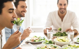 Điều gì xảy ra với cơ thể nếu ăn rau trước bữa chính?