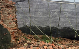 Mưa lũ lịch sử kéo sập 15 m tường Hoàng thành Huế