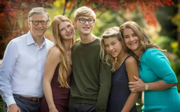 Chân dung con trai duy nhất của Bill Gates: Sinh ra trong biệt thự 66.000 m2 nhưng không được dùng điện thoại trước 14 tuổi, ăn xong phải tự rửa bát