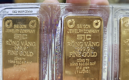 Giá vàng miếng SJC và vàng nhẫn chưa ngừng đà giảm sốc