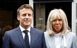 Chuyện tình của Tổng thống Pháp cùng Phu nhân: Từ mối tình "cấm kỵ" tuổi 15 với cô giáo đến hành trình khiến nước Pháp ngưỡng mộ
