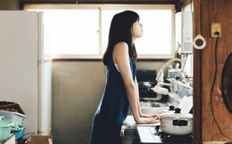 Mẹ làm việc nhà quần quật khi 2 đứa con đóng sập cửa phòng: Khoảng cách thế hệ và sự lệch pha yêu thương