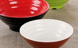 Có rất nhiều loại bát đĩa để lựa chọn, nhưng 3 loại dù rẻ và đẹp đến đâu cũng tuyệt đố không mua, coi chừng rước họa có ngày