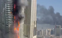 Hỏa hoạn bao trùm tòa nhà chọc trời ở Dubai, gần 4.000 cư dân tháo chạy trong đêm