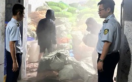 Quản lý thị trường phát hiện 12 tấn chân gà bốc mùi, 25 tấn mực ống, sách bò nhà cái uy tín thế giới rõ nguồn gốc ở Quảng Ninh