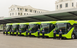 Doanh nghiệp vận tải ở tỉnh lớn nhất Việt Nam đặt mua 300 xe bus điện và 1.000 ô tô điện của tỷ phú Phạm Nhật Vượng