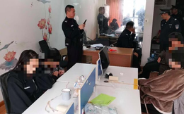Cảnh sát ập vào bắt giữ 8 đối tượng giả danh nhân viên công ty chứng khoán, phanh phui đường dây lừa đảo, số tiền lên đến 153 tỷ