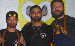 Góp 900 USD khởi nghiệp cùng bạn thân, 3 chàng trai trở thành sếp chuỗi gà rán toàn cầu với doanh thu 1 tỷ USD sau 8 năm