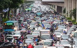 Hà Nội xem xét tăng phí trước bạ, phí biển số xe chạy xăng, dầu từ quý III/2025