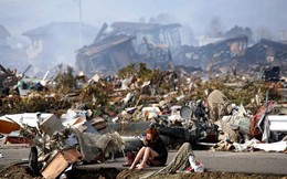 Tình người Nhật Bản trong thiên tai: Siêu thị bán hàng miễn phí, hãng hàng không phát vé free, tiệm quần áo giữ sáng đèn trong đêm đen