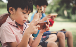 “Tất cả là tại cái điện thoại?” – Cấm con dùng điện thoại có ích gì không? Đây là 6 cách thông minh hơn