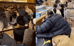 Bên trong siêu thị Nhật Bản khi có động đất, mọi người đồng loạt ngồi xổm: Không ai la hét, nhưng tất cả đều là sợ hãi