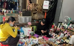 Bất ngờ 'hàng hiệu' vài chục ngàn đồng tràn lan chợ, 'mua nhiều còn được giảm giá'