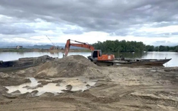 Quảng Trị: Bắt nhiều vụ khai thác cát trái phép trên sông Kiến Giang