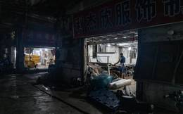 Chưa từng có: Hàng loạt xưởng may nhỏ đóng cửa, vô số lao động bơ vơ tìm việc, ‘công xưởng giá rẻ’ của thế giới liệu có đang đến hồi kết?