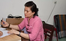 Bảo mẫu ném bé 14 tháng tuổi xuống nền gạch, gây chấn thương sọ não