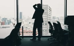1/5 doanh nghiệp giảm tuyển dụng nửa cuối năm 2025: CEO coi sa thải là ‘thành tựu’ tiết kiệm, dân văn phòng và công nghệ tăng lương chậm hơn cả nghề pha chế
