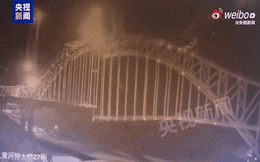 Sập cầu ở Trung Quốc, nhiều người thương vong