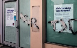 Hơn 6.500 chi nhánh ngân hàng đóng cửa, mỗi tháng mất 53 địa điểm: Làn sóng sa thải lan rộng của ngành tài chính tại Anh