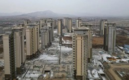 Một doanh nghiệp BĐS vỡ nợ, GDP Trung Quốc giảm dần đến năm 2027, thị trường nhà ở đóng băng 4 năm liền, hàng trăm nghìn khách hàng mất tiền