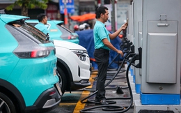 Người dùng nói gì khi VinFast rút ngắn thời gian miễn phí đỗ xe sau khi sạc đầy từ 30 phút xuống còn 10 phút?