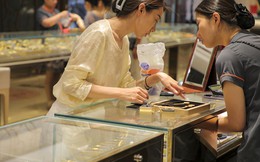 Rút sổ tiết kiệm hơn 3,3 tỷ đồng để mua vàng rồi giữ trong két suốt 6 năm, người phụ nữ thừa nhận: “Lãi gấp đôi nhưng ăn không ngon, ngủ không yên”