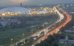 Đường đến Trung tâm Hội chợ triển lãm Quốc gia ùn tắc, CSGT đề nghị không đi qua cầu Nhật Tân