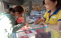 Giá vàng hôm nay 8-8: Bứt phá mạnh mẽ, chạm đỉnh hai tuần