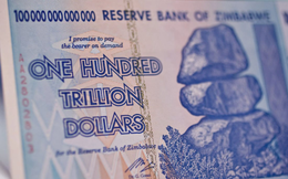 Đồng tiền mất giá, người dân Zimbabwe lâm vào cảnh ‘tiền nhiều để làm gì’