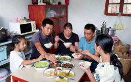 Ngồi trước mâm con gia đình, tôi thường dạy con cháu 5 điều đã được đúc rút sau 60 năm cuộc đời