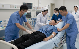 Người đàn ông đột quỵ tử vong dù chưa từng hút thuốc hay uống rượu, bác sĩ bức xúc: Sao người nhà để anh ấy ăn thế mỗi ngày?