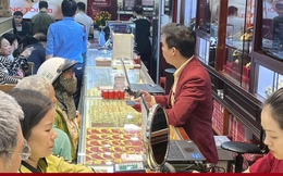 Người mua vàng miếng lỗ nặng sau một tuần