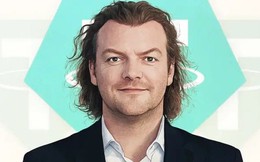 Chủ tịch Tether sắp vượt Warren Buffett thành người giàu thứ 5 thế giới với 224 tỷ USD tài sản, tạo nên đế chế tiền số sánh ngang OpenAI