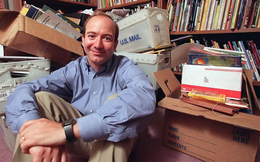 Triết lý 'làm bàn bằng ván cửa' của Jeff Bezos khiến Amazon hụt hơi trong kỷ nguyên AI
