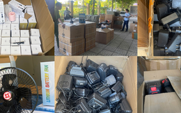 Đột xuất kiểm tra một xe tải khả nghi, lực lượng chức năng phát hiện 1.800 sản phẩm sạc điện, quạt tích điện Trung Quốc nhập lậu
