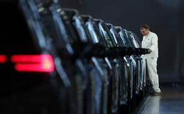 Mỹ quay lưng với xe điện, doanh số Volkswagen ‘rơi tự do 20%’ vì đặt cược sai, trong khi Toyota thăng hoa với xe Hybrid