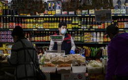 Phát hiện chủ tiệm tạp hoá chuyển khoản 354 lần cho khách hàng cũ tổng cộng 1 tỷ đồng, sau 10 năm mới báo công an