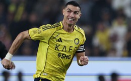 Ronaldo tiếp tục ghi bàn giữa ồn ào