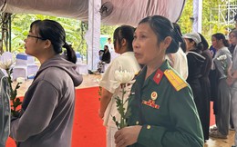 Cựu Thanh niên xung phong bay từ Bắc Ninh vào TP.HCM, mang theo balo bánh nước để ở lại lâu nhất bên đồng đội