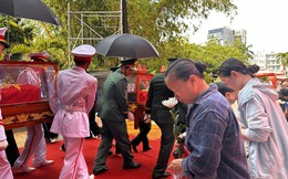“Cảm ơn các bác, các chú”, “các bác an nghỉ”: Những lời chào và giọt nước mắt tiễn đưa các liệt sĩ