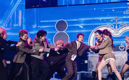 Cơn mưa không thể cản 40.000 người đu concert